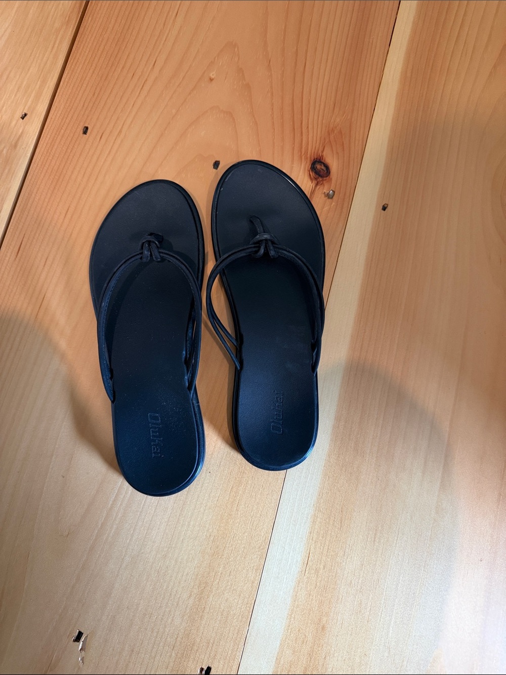 OluKai BlackThong Sandals